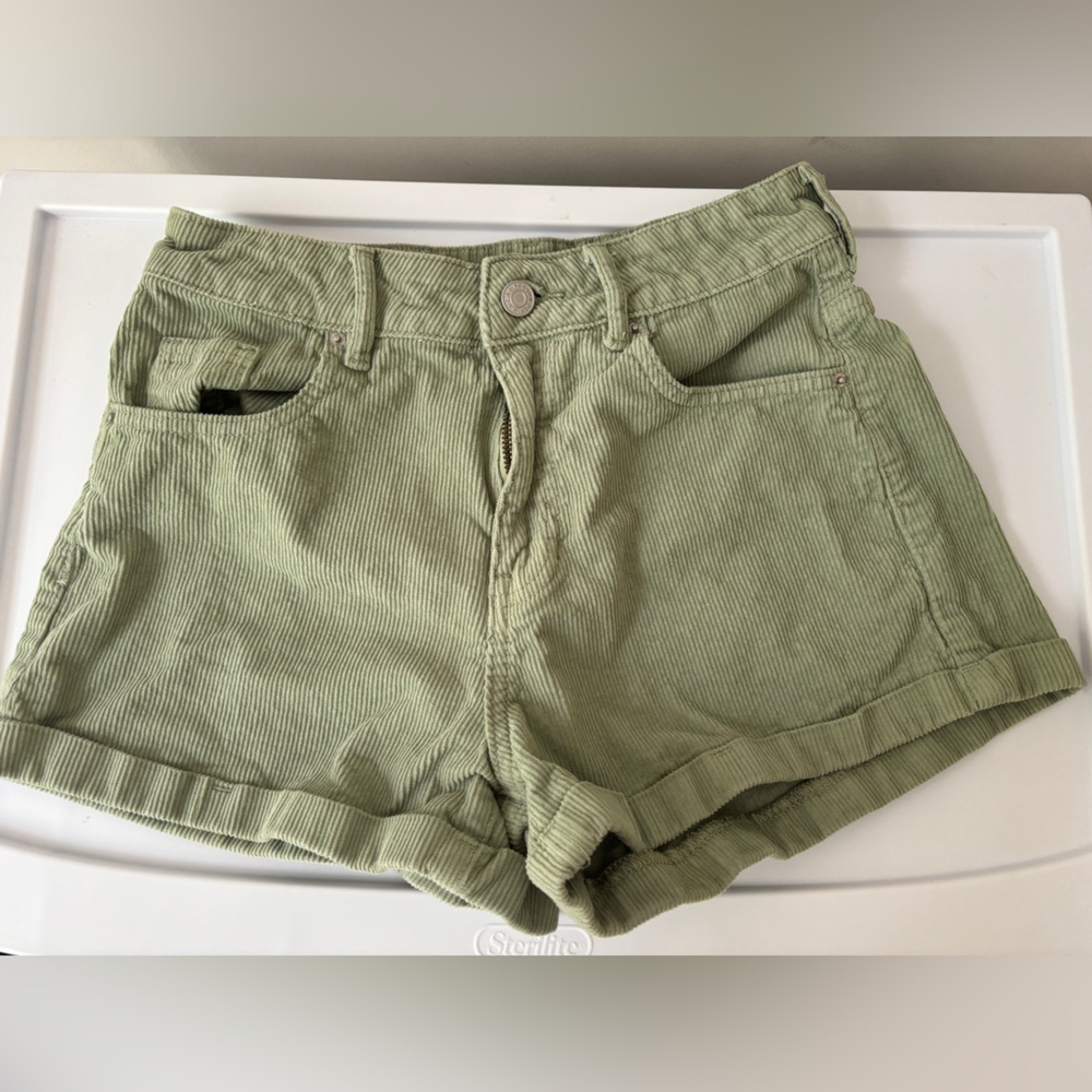 Green Pacsun corduroy mom shorts
